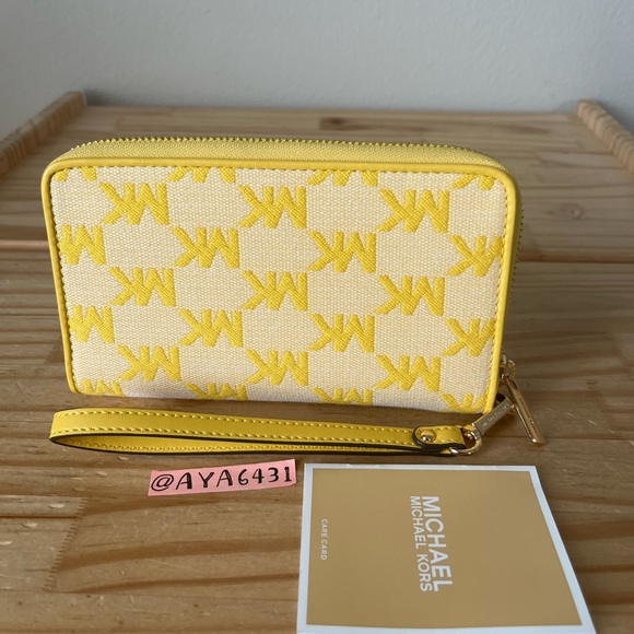 Michael Kors Wallet🎈🎈 - Picture 3 of 7